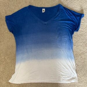 Sew in Love Women’s V Neck T-Shirt, Great Condition! Size Small